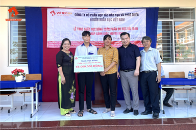 Việt Trí Group Trao Tặng Học Bổng Toàn Phần Du Học Đài Loan Trị Giá 55 Cho Học Sinh Tại Long An